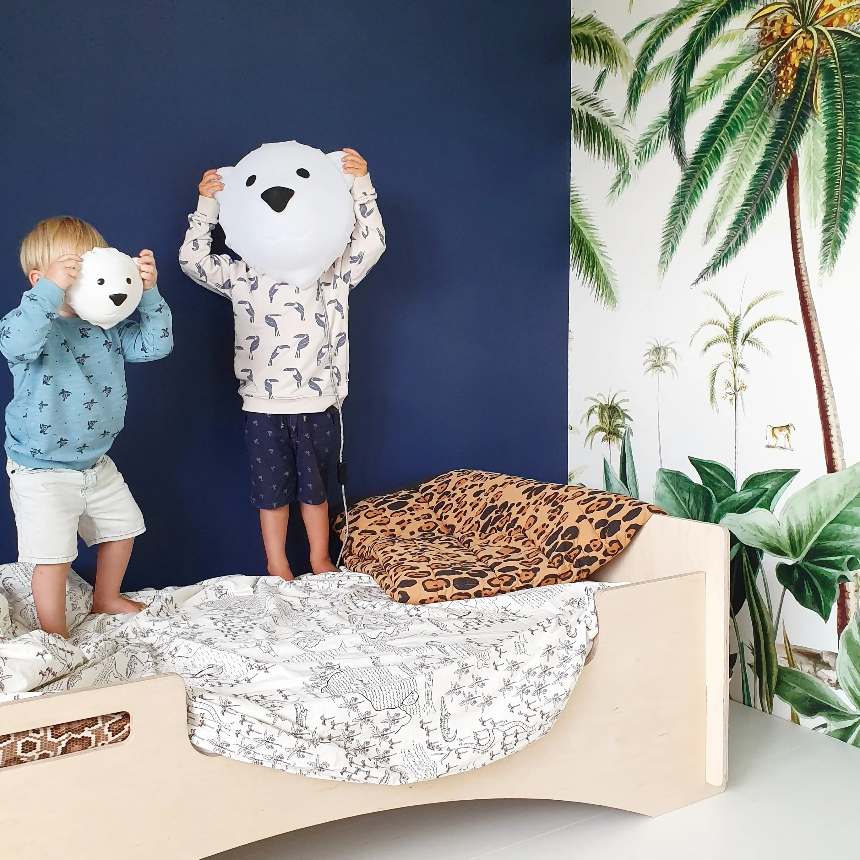 Bjorn Polar Bear Wall Night Light | Medium